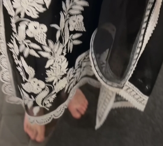 Hania Aamir feet photo thumbnail