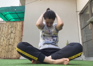Hania Aamir feet photo thumbnail