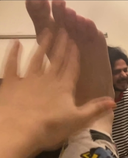 Hania Aamir feet photo thumbnail