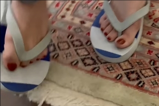 Hania Aamir feet photo thumbnail