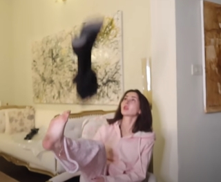 Hania Aamir feet photo thumbnail