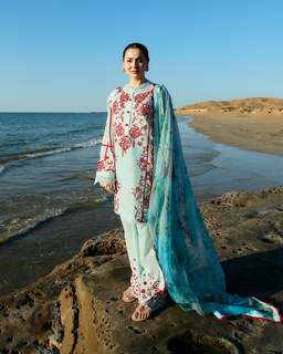 Hania Aamir feet photo thumbnail
