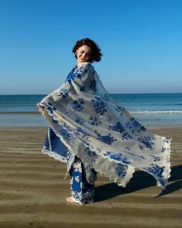 Hania Aamir feet photo thumbnail