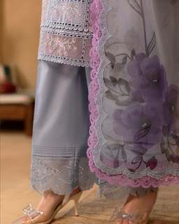 Hania Aamir feet photo thumbnail