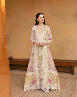 Hania Aamir feet photo thumbnail
