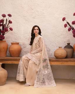 Hania Aamir feet photo thumbnail