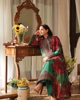 Hania Aamir feet photo thumbnail
