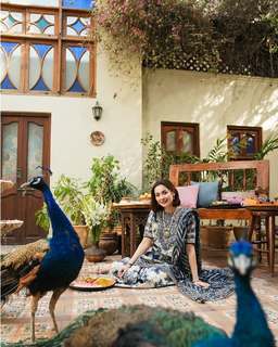 Hania Aamir feet photo thumbnail