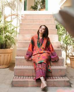 Hania Aamir feet photo thumbnail