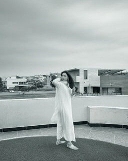 Hania Aamir feet photo thumbnail