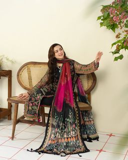 Hania Aamir feet photo thumbnail