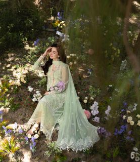 Hania Aamir feet photo thumbnail