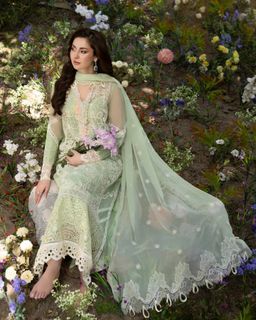 Hania Aamir feet photo thumbnail