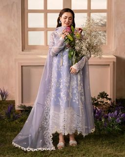 Hania Aamir feet photo thumbnail