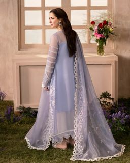 Hania Aamir feet photo thumbnail