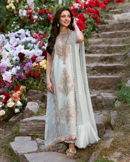 Hania Aamir feet photo thumbnail