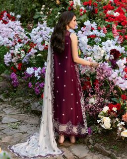 Hania Aamir feet photo thumbnail