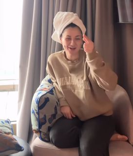 Hania Aamir feet photo thumbnail