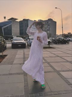 Hania Aamir feet photo thumbnail