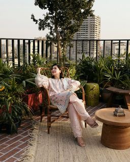 Hania Aamir feet photo thumbnail