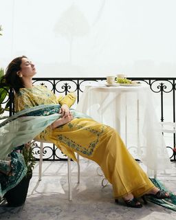 Hania Aamir feet photo thumbnail