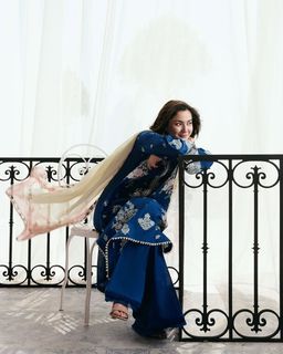Hania Aamir feet photo thumbnail