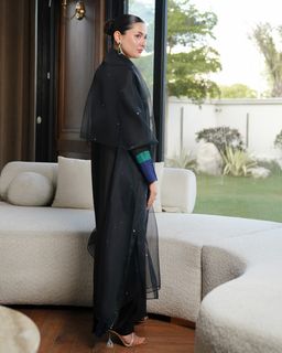 Hania Aamir feet photo thumbnail