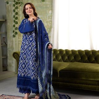 Hania Aamir feet photo thumbnail