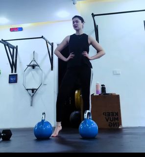 Hania Aamir feet photo thumbnail