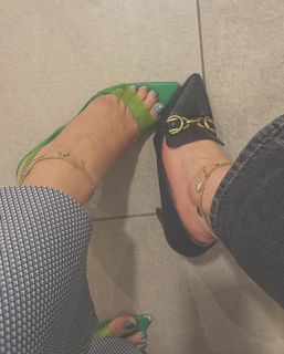 Hania Aamir feet photo thumbnail