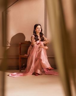 Hania Aamir feet photo thumbnail