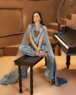 Hania Aamir feet photo thumbnail