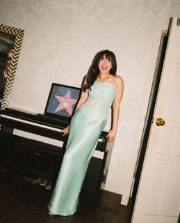 Hania Aamir feet photo thumbnail