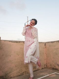 Hania Aamir feet photo thumbnail