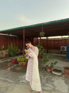 Hania Aamir feet photo thumbnail