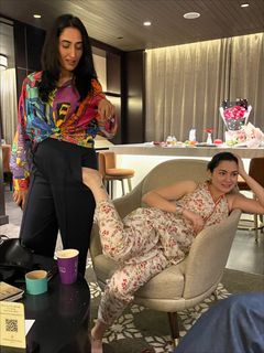 Hania Aamir feet photo thumbnail