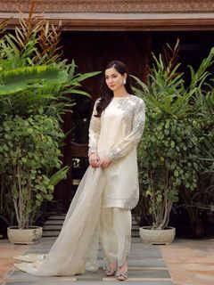 Hania Aamir feet photo thumbnail