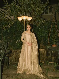 Hania Aamir feet photo thumbnail