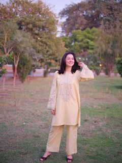 Hania Aamir feet photo thumbnail