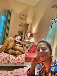 Hania Aamir feet photo thumbnail