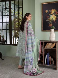 Hania Aamir feet photo 1