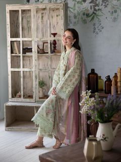 Hania Aamir feet photo 20