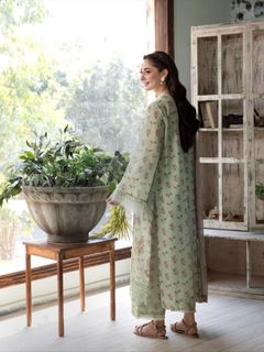 Hania Aamir feet photo 17