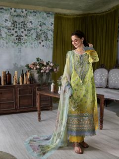 Hania Aamir feet photo 16
