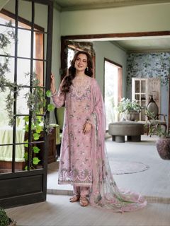 Hania Aamir feet photo 15