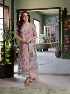 Hania Aamir feet photo 14