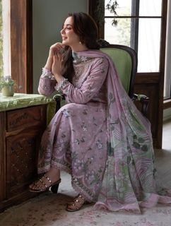 Hania Aamir feet photo 11