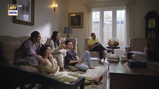Hania Aamir feet photo 6