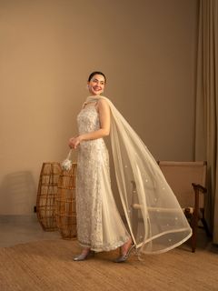 Hania Aamir feet photo 5