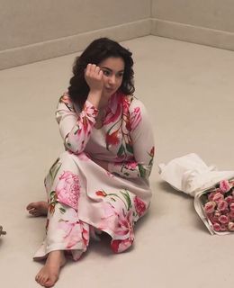 Hania Aamir feet photo 11